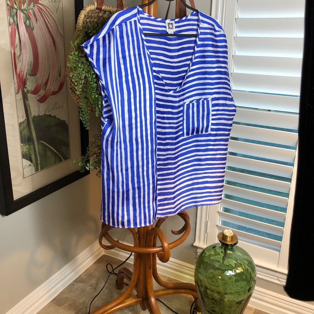 Silky sleeveless top.